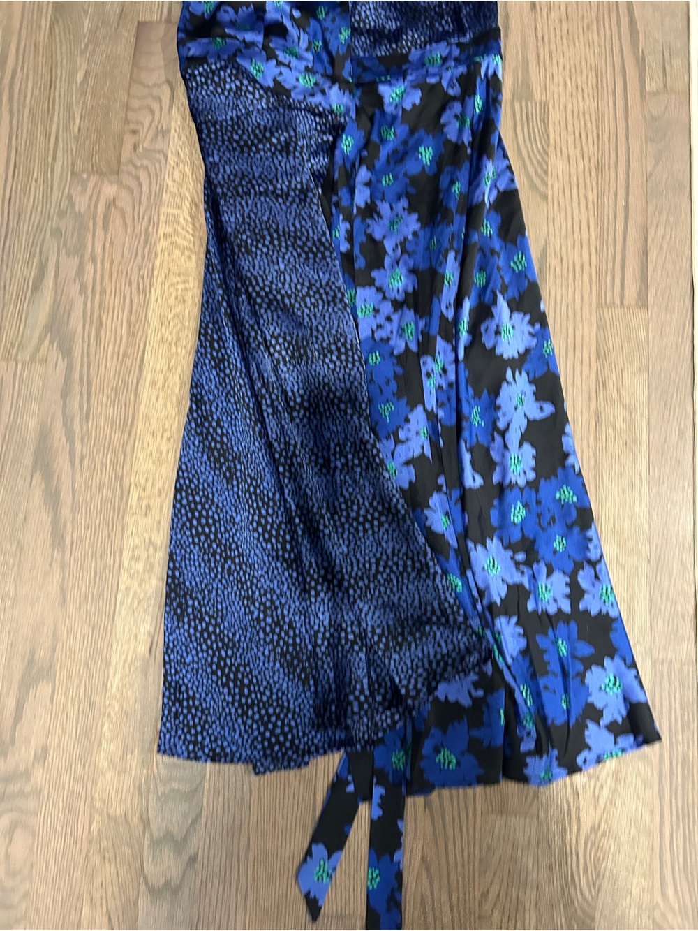 Simply Styled Floral Dolman Sleeve Wrap Dress - Picture 6 of 8